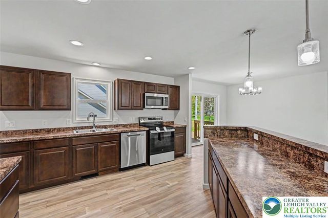 90 Oneida Trail, Penn Forest Twp, PA 18210
