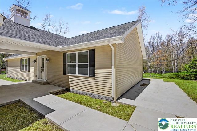 90 Oneida Trail, Penn Forest Twp, PA 18210