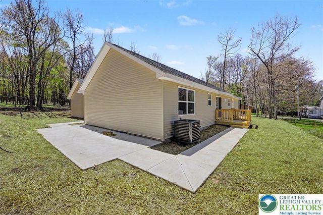 90 Oneida Trail, Penn Forest Twp, PA 18210