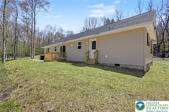 90 Oneida Trail, Penn Forest Twp, PA 18210