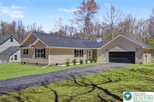 90 Oneida Trail, Penn Forest Twp, PA 18210