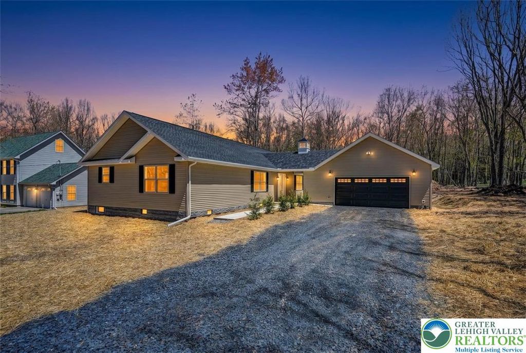90 Oneida Trail, Penn Forest Twp, PA 18210