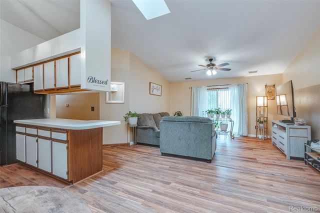 1584 Shoemaker Drive, Westland, MI 48185