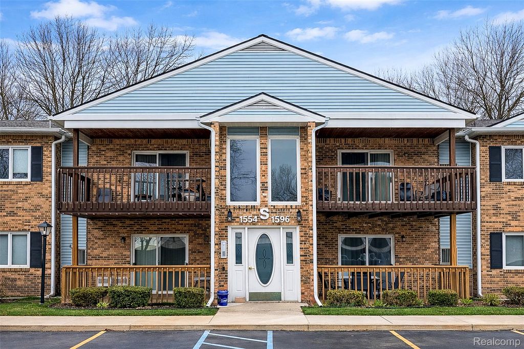 1584 Shoemaker Drive, Westland, MI 48185