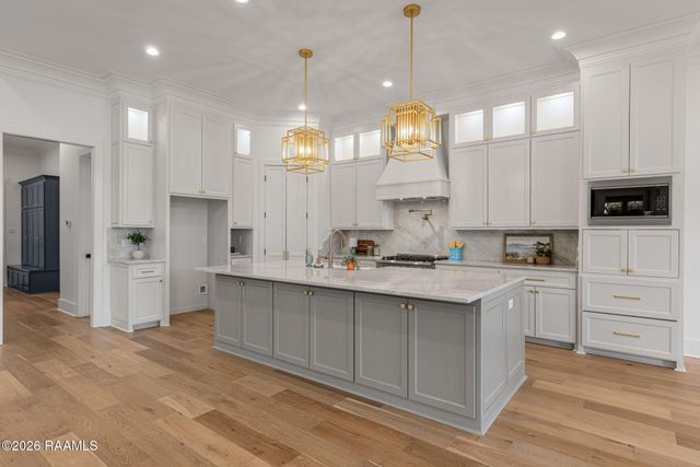 223 Gunter Grass Court, Lafayette, LA 70508
