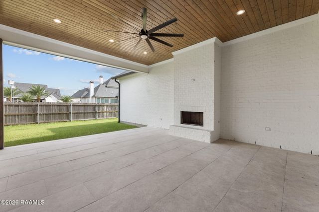 223 Gunter Grass Court, Lafayette, LA 70508