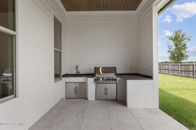 223 Gunter Grass Court, Lafayette, LA 70508