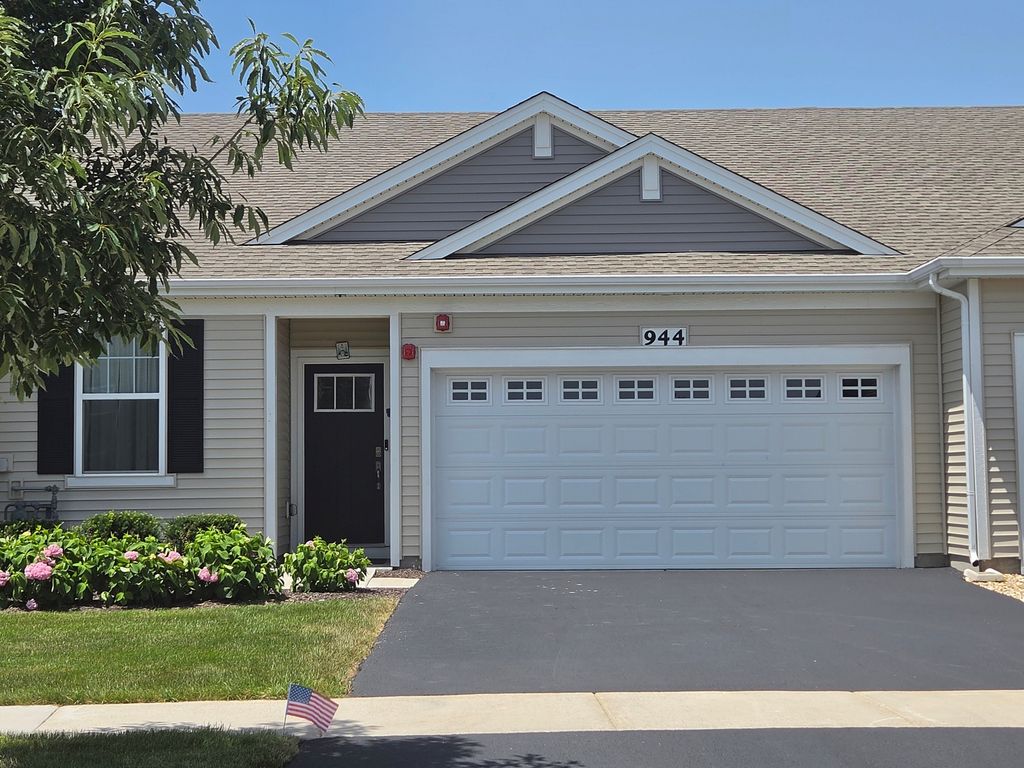 944 Darwin Street, North Aurora, IL 60542