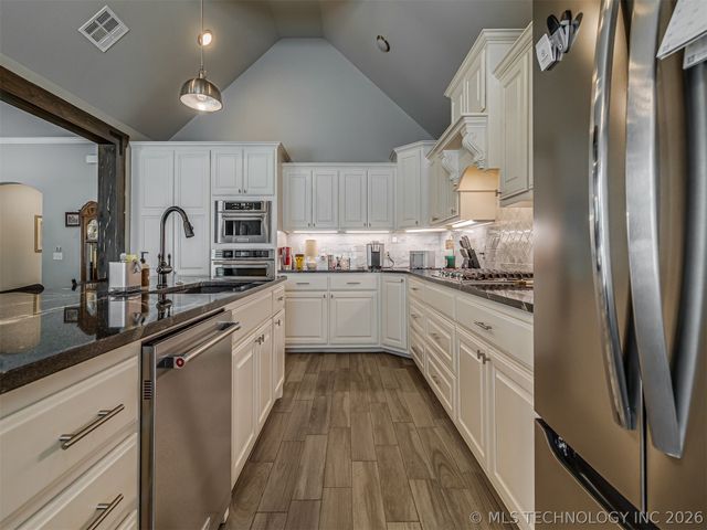 13802 N 132nd East Avenue, Collinsville, OK 74021