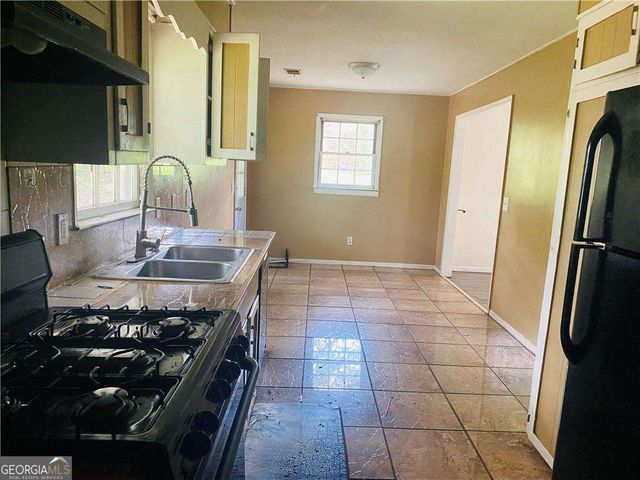 46 W Wedgewood Circle, Newnan, GA 30263