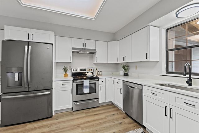 14809 WINDING CREEK COURT, Tampa, FL 33613