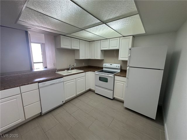 3930 University Center Drive 407, Las Vegas, NV 89119