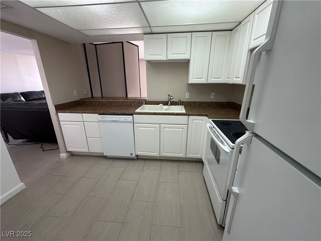 3930 University Center Drive 407, Las Vegas, NV 89119