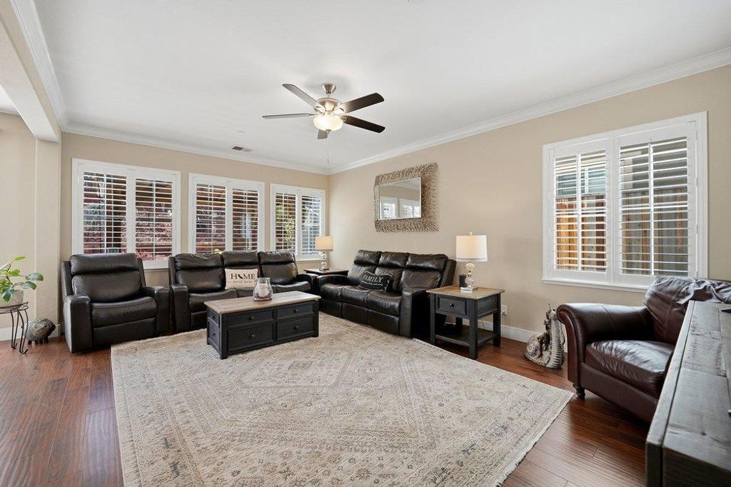 Image 12 of property listing at 1202 Sagardia Way, Gilroy, CA 95020