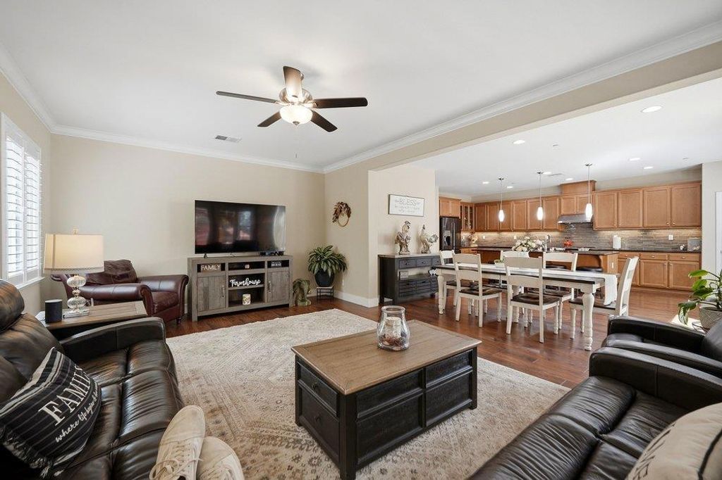 Image 13 of property listing at 1202 Sagardia Way, Gilroy, CA 95020