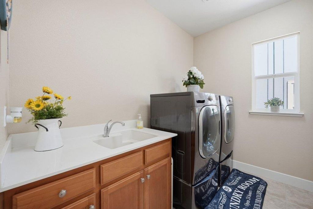 Image 15 of property listing at 1202 Sagardia Way, Gilroy, CA 95020