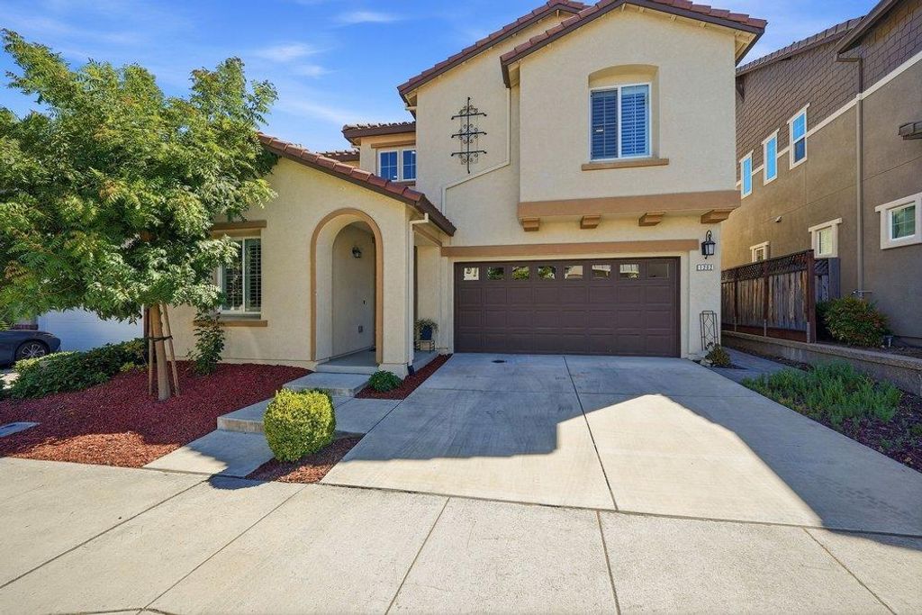 Image 2 of property listing at 1202 Sagardia Way, Gilroy, CA 95020