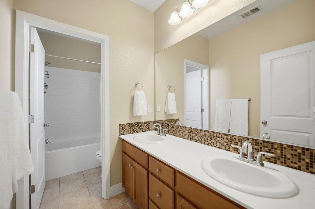 Image 26 of property listing at 1202 Sagardia Way, Gilroy, CA 95020