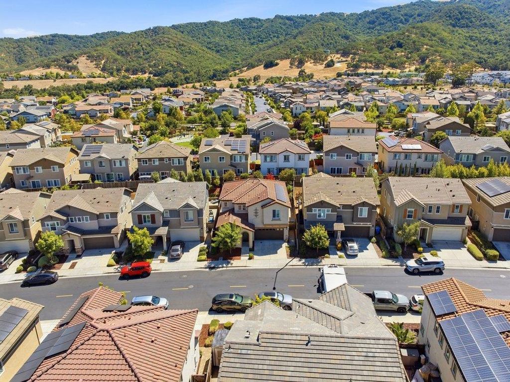 Image 34 of property listing at 1202 Sagardia Way, Gilroy, CA 95020