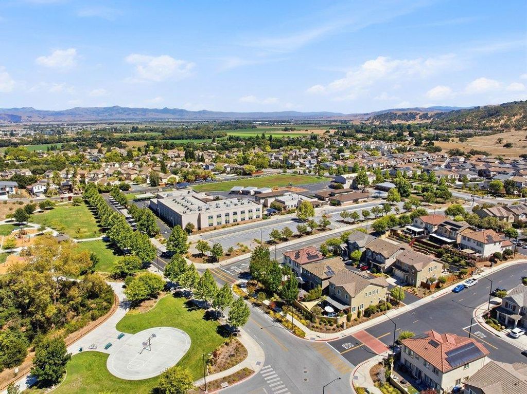 Image 37 of property listing at 1202 Sagardia Way, Gilroy, CA 95020