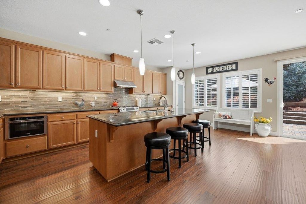 Image 7 of property listing at 1202 Sagardia Way, Gilroy, CA 95020