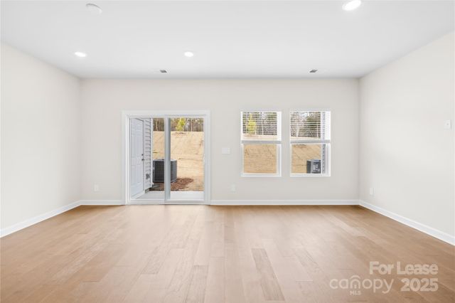 4143 Summit Woods Drive, Charlotte, NC 28216