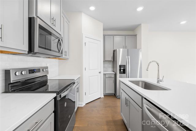 4143 Summit Woods Drive, Charlotte, NC 28216
