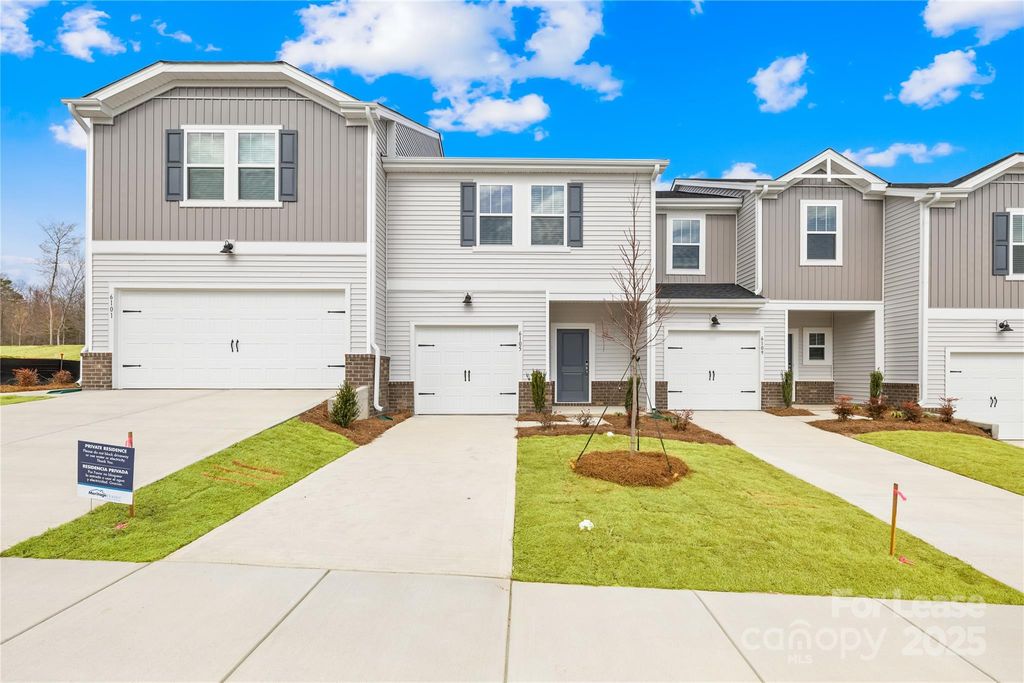 4143 Summit Woods Drive, Charlotte, NC 28216