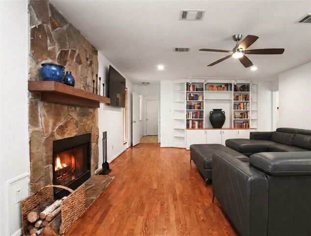 42 Skyflower Drive, The Woodlands, TX 77381