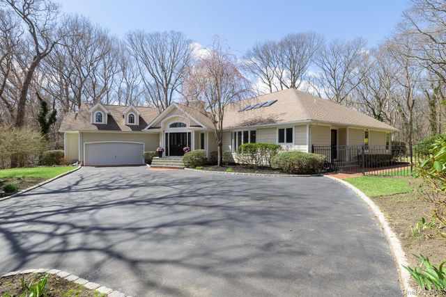 41 Landing Meadow Road, Smithtown, NY 11787