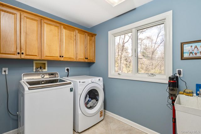 41 Landing Meadow Road, Smithtown, NY 11787