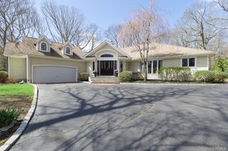 41 Landing Meadow Road, Smithtown, NY 11787