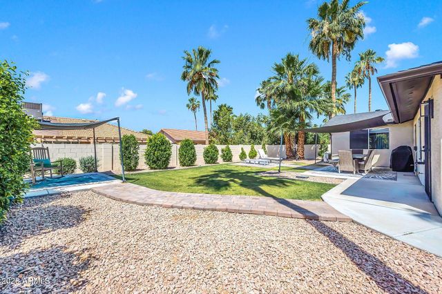 26410 S NEW TOWN Drive, Sun Lakes, AZ 85248