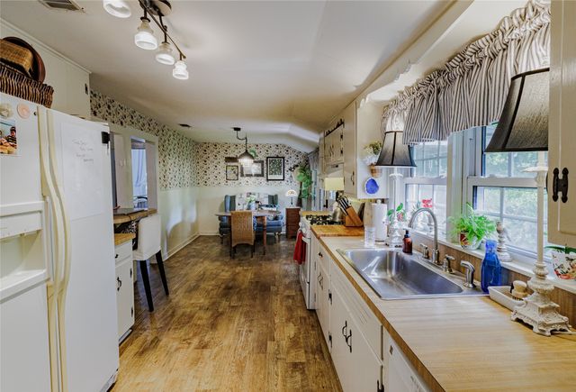 510 W Walnut Street, Decatur, TX 76234