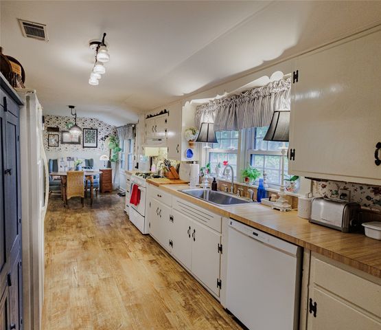 510 W Walnut Street, Decatur, TX 76234