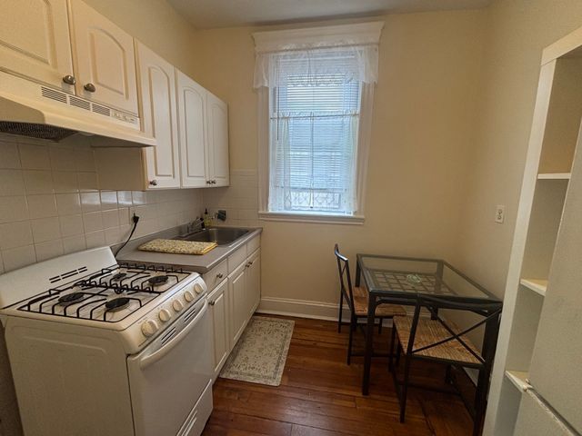 69 Park Dr 22, Boston, MA 02215