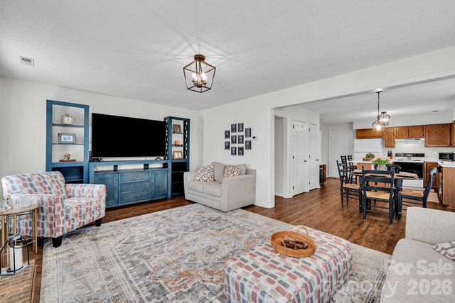 838 Brattleboro Court, Charlotte, NC 28217