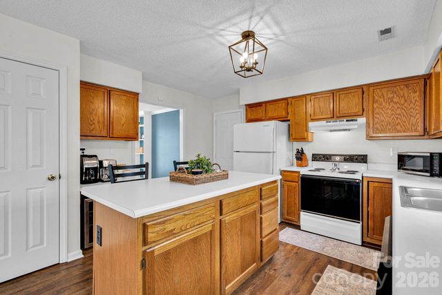 838 Brattleboro Court, Charlotte, NC 28217