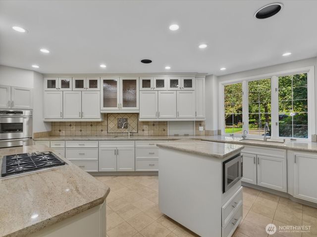 20421 NE 66th Court, Redmond, WA 98053