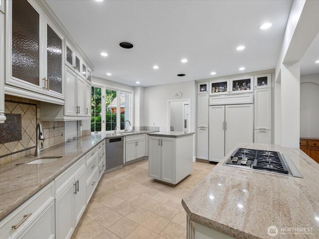 20421 NE 66th Court, Redmond, WA 98053