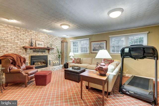 832 WINCHESTER DR, Westminster, MD 21157