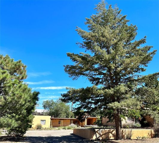 120 Camino Santiago, Santa Fe, NM 87501