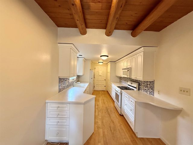 120 Camino Santiago, Santa Fe, NM 87501