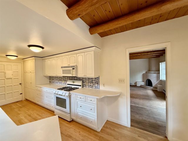 120 Camino Santiago, Santa Fe, NM 87501
