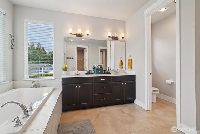 22745 SE 265th Place, Maple Valley, WA 98038