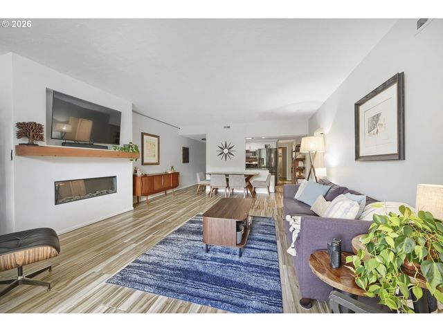 790 Se WEBBER St 213, Portland, OR 97202