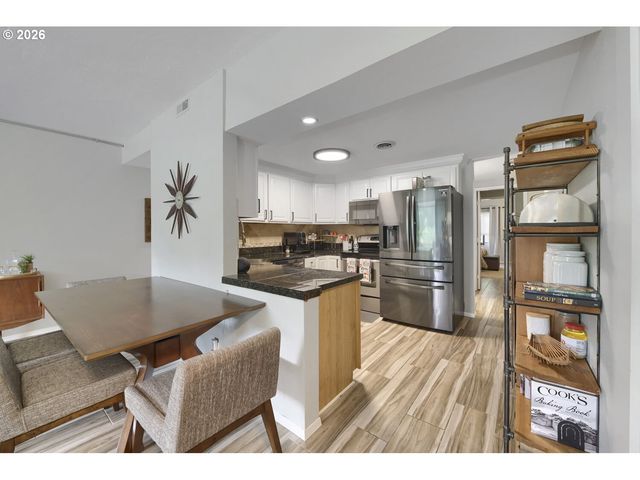 790 Se WEBBER St 213, Portland, OR 97202