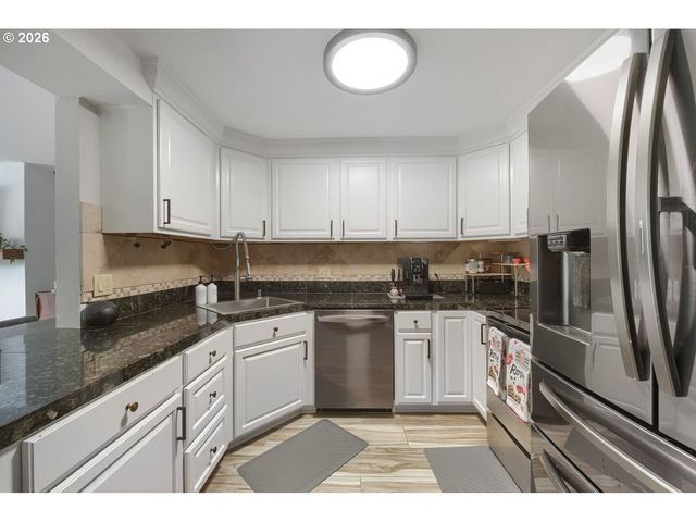 790 Se WEBBER St 213, Portland, OR 97202