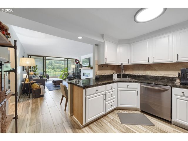 790 Se WEBBER St 213, Portland, OR 97202