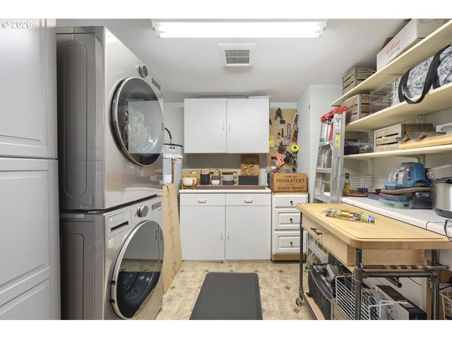 790 Se WEBBER St 213, Portland, OR 97202